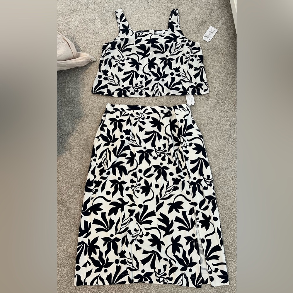 Time and Tru Navy and White Floral Skirt Set